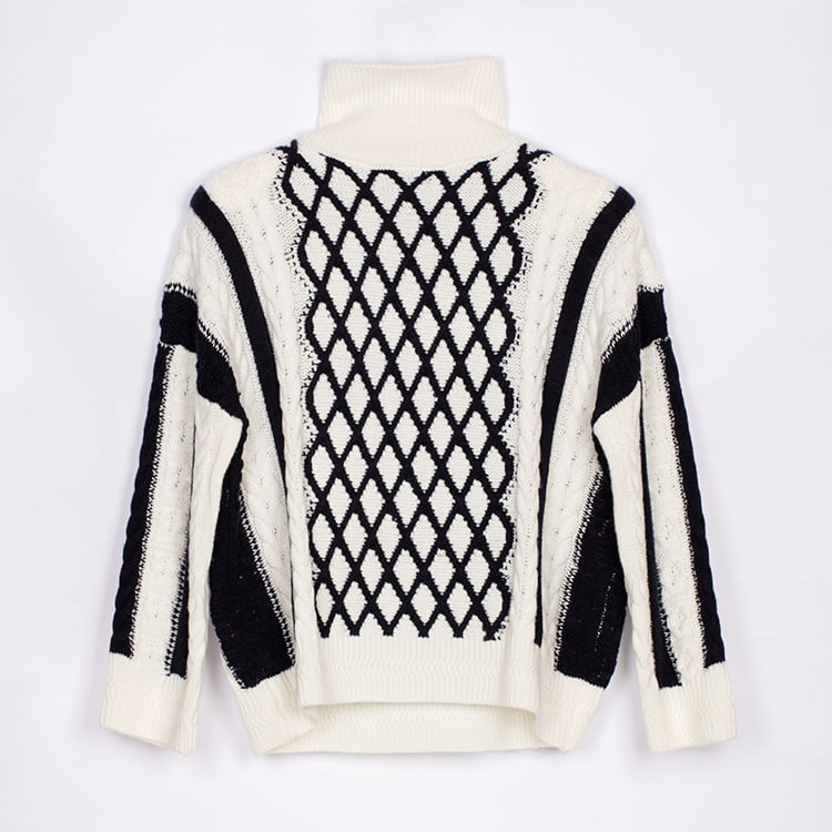 SM-K0045 fekete fehér csavart mohair kontrasztos, magas nyakú, vastag kötött pulóver
