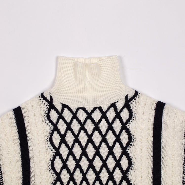 SM-K0045 fekete fehér csavart mohair kontrasztos, magas nyakú, vastag kötött pulóver SM-K0045 fekete fehér csavart mohair kontrasztos, magas nyakú, vastag kötött pulóver