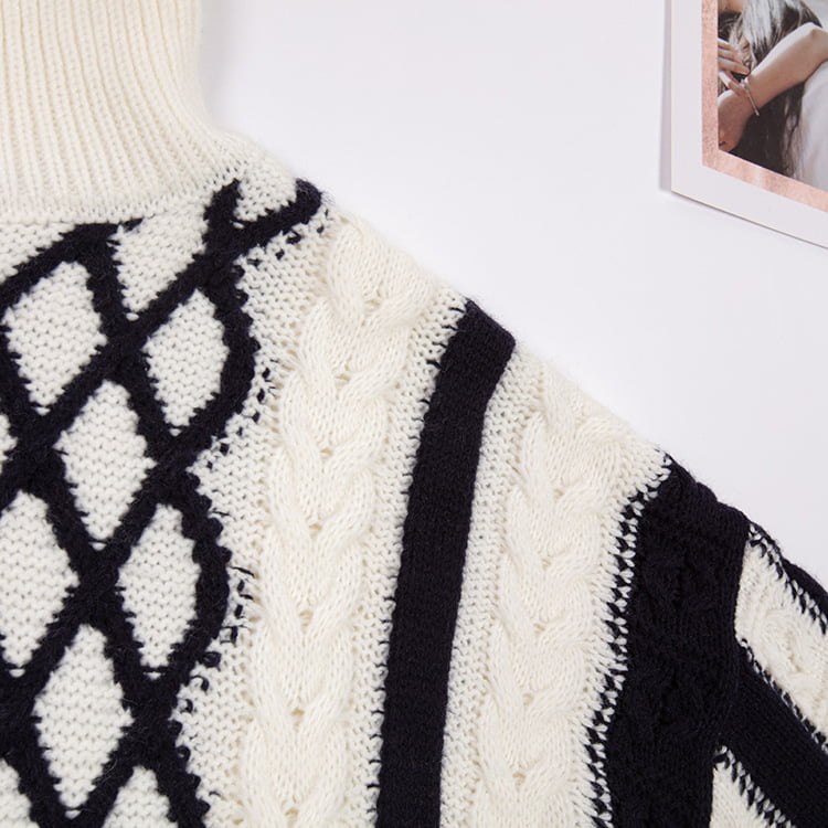 SM-K0045 fekete fehér csavart mohair kontrasztos, magas nyakú, vastag kötött pulóver SM-K0045 fekete fehér csavart mohair kontrasztos, magas nyakú, vastag kötött pulóver