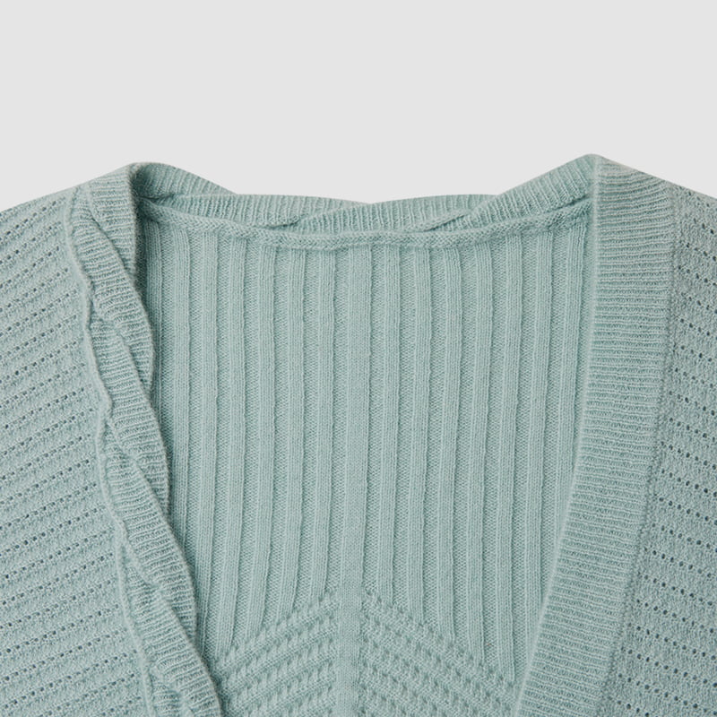 ML2218 V-nyakú csavart egysoros kötött kardigán sziromgombokkal ML2218 V-nyakú csavart egysoros kötött kardigán sziromgombokkal