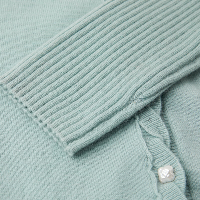 ML2218 V-nyakú csavart egysoros kötött kardigán sziromgombokkal ML2218 V-nyakú csavart egysoros kötött kardigán sziromgombokkal