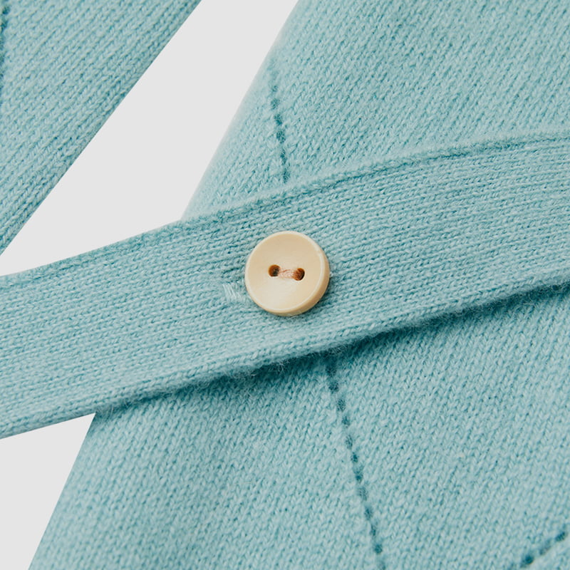 ML2212 gyémánt üreges nyakkivágású szalagos kivitelű kötött kardigán pulóver ML2212 gyémánt üreges nyakkivágású szalagos kivitelű kötött kardigán pulóver